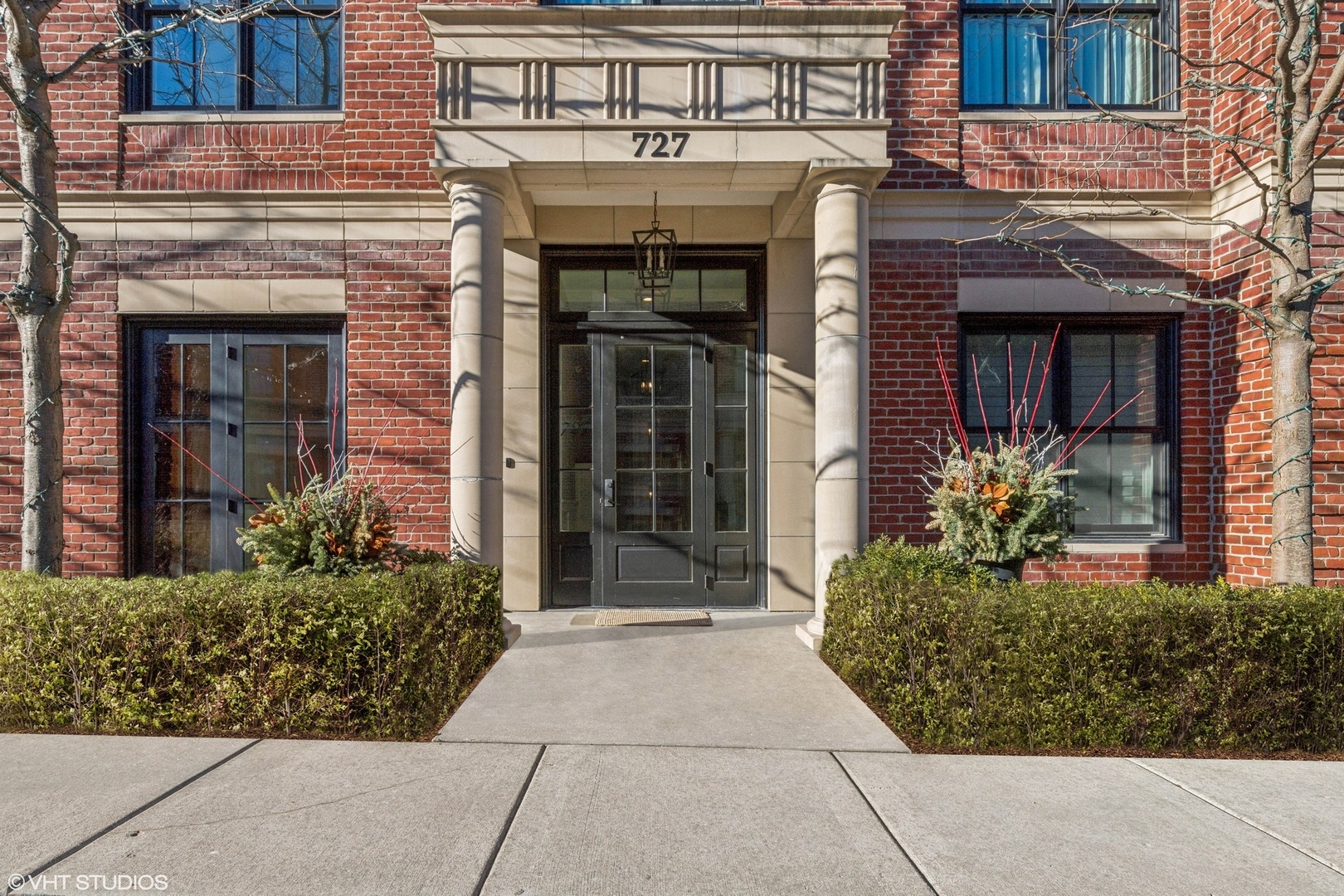 727 N McKinley Road #100, Lake Forest, IL