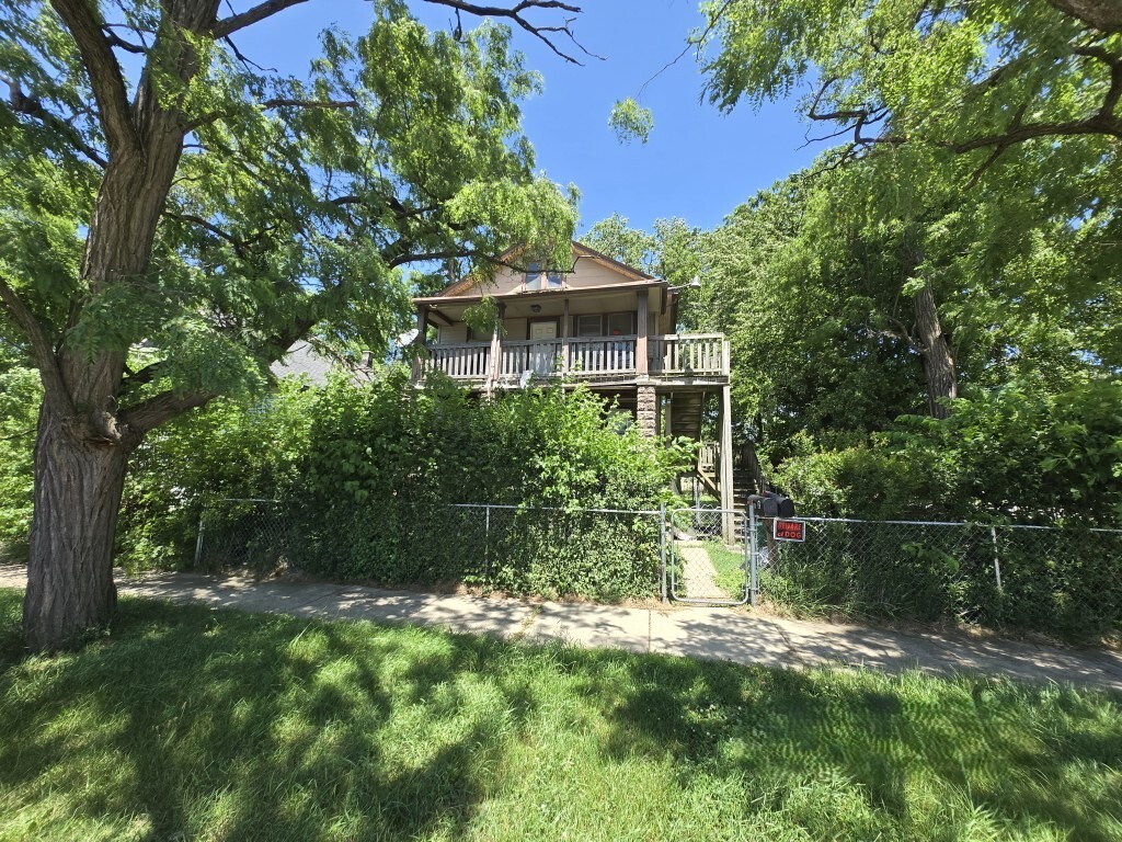 630 Belle Court, Phoenix, IL