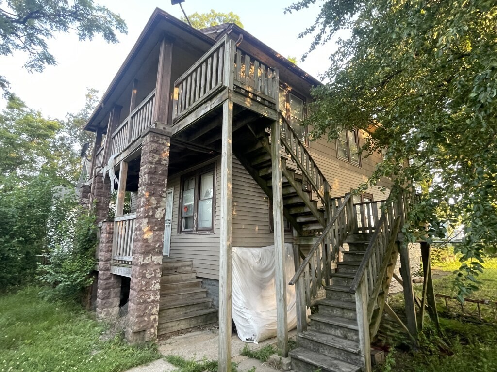 630 Belle Court, Phoenix, IL