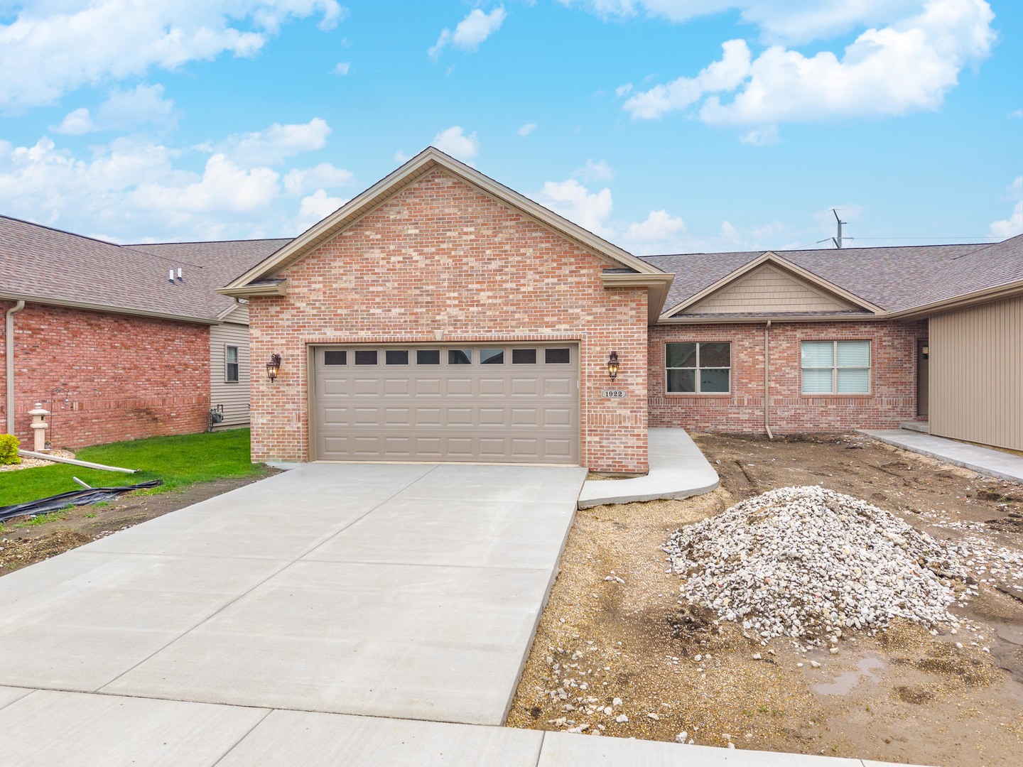 1922 Dunraven Road, Bloomington, IL