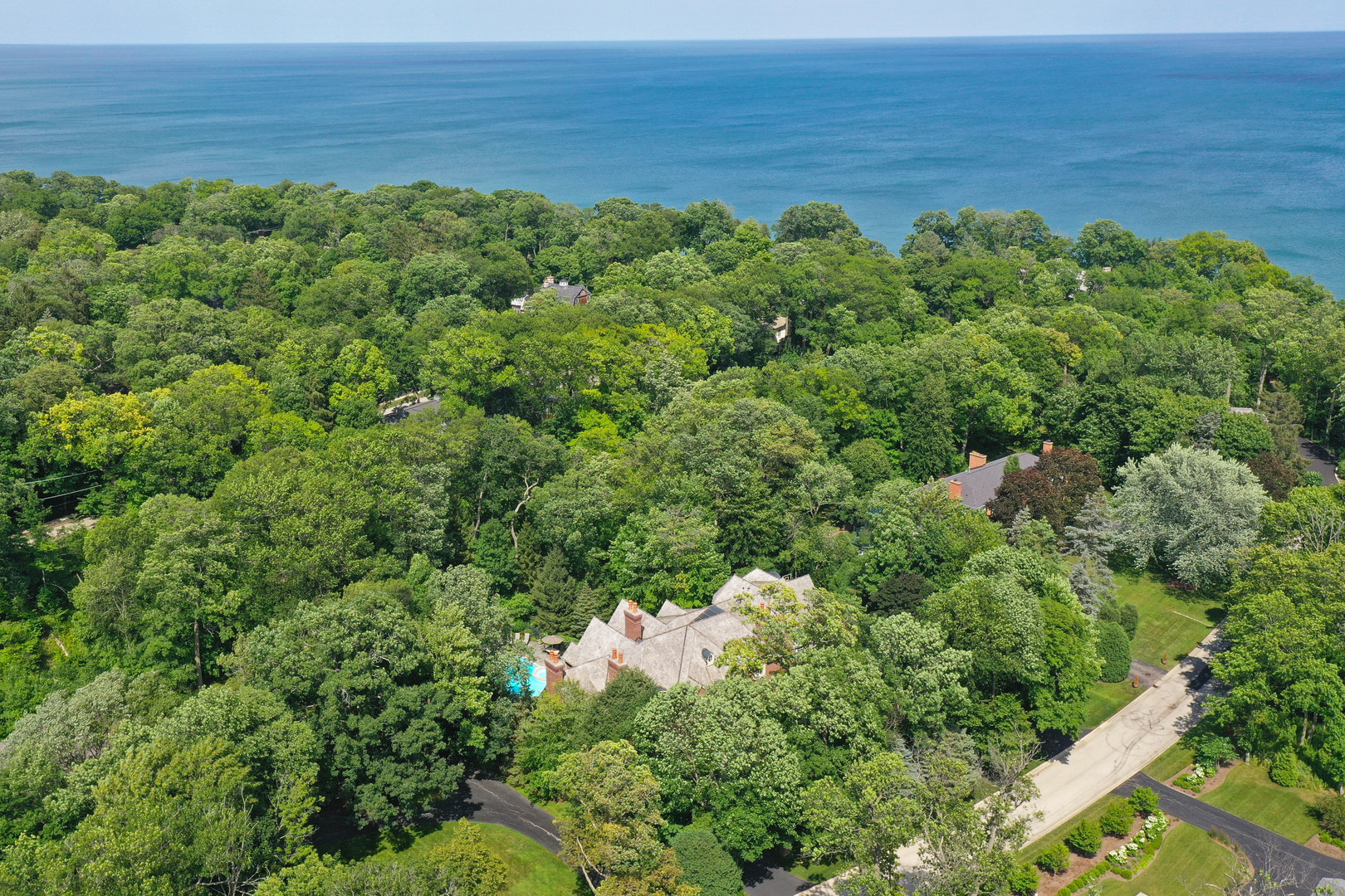 546 Lakeland Drive, Lake Bluff, IL