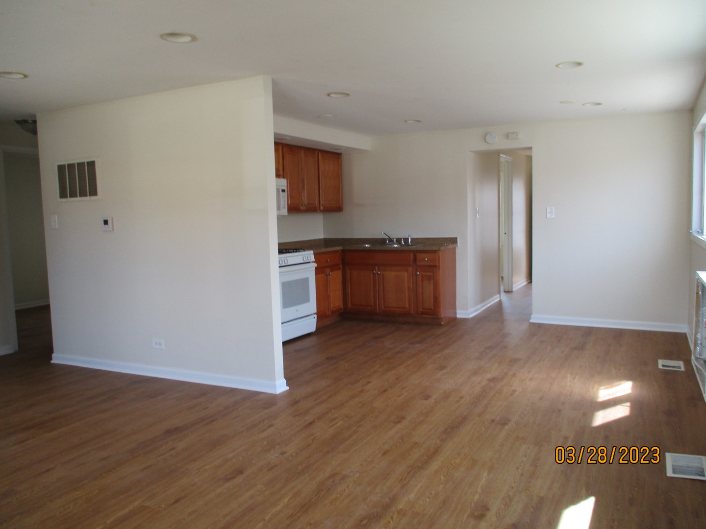 4215 W 87TH Street, Hometown, IL
