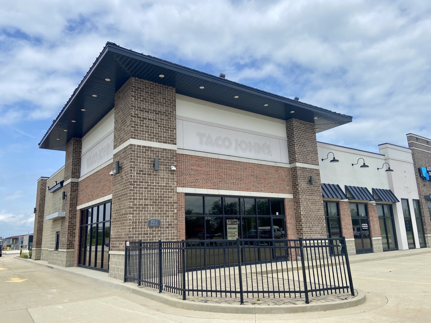 902 Meijer Drive, Champaign, IL