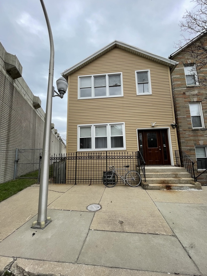 2567 S Emerald Avenue, Chicago, IL