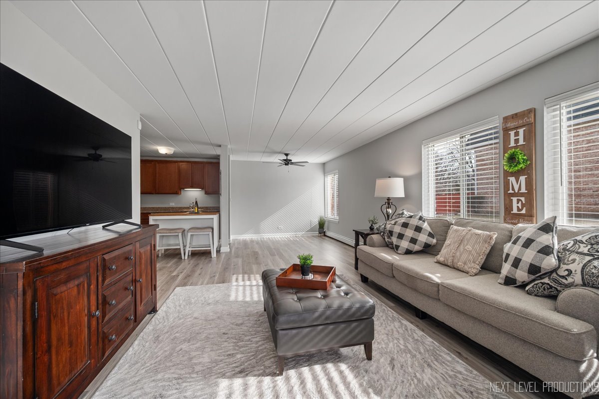 1052 N Mill Street #111, Naperville, IL