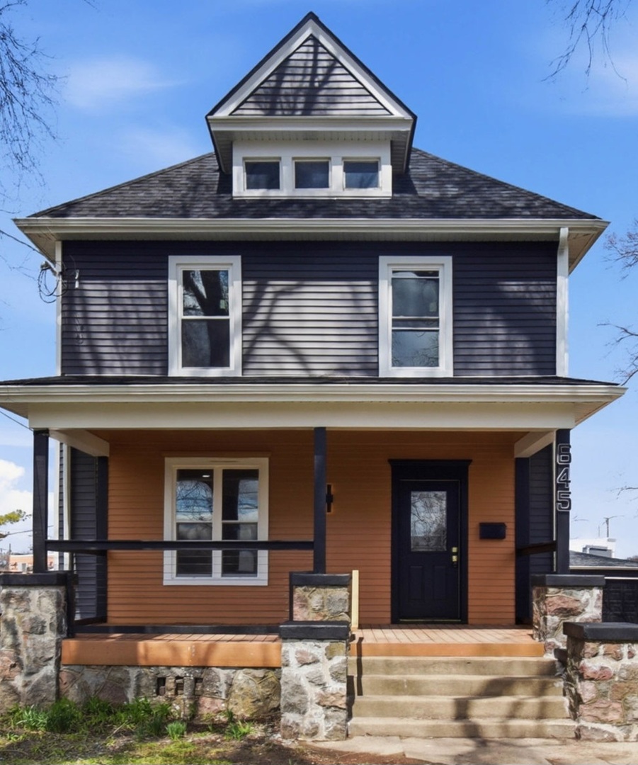 645 E Calhoun Street, Woodstock, IL