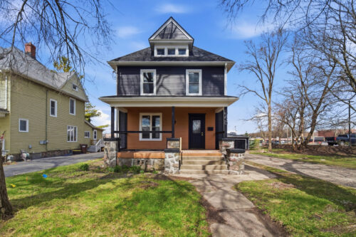 645 E Calhoun Street, Woodstock, IL