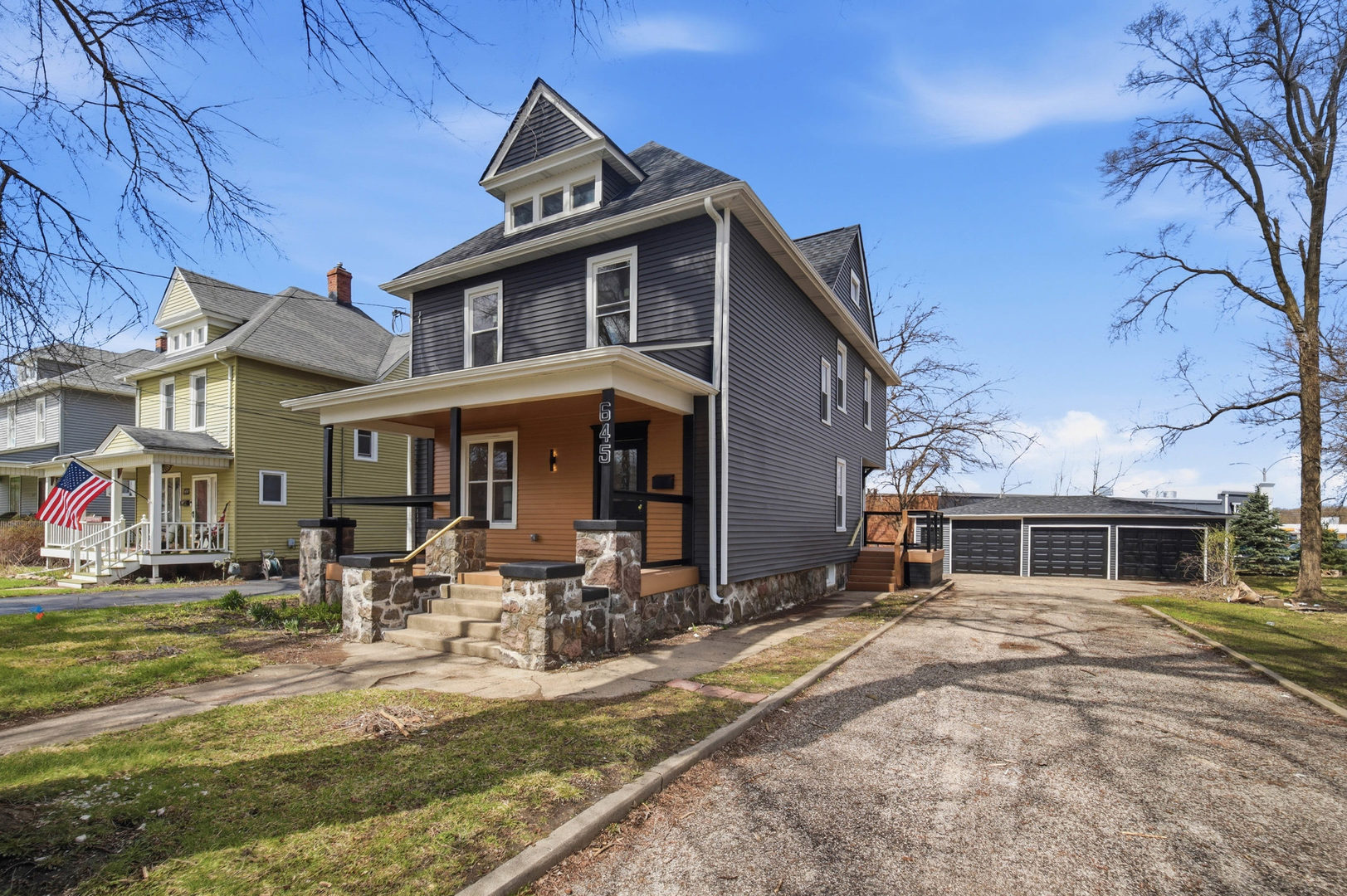 645 E Calhoun Street, Woodstock, IL
