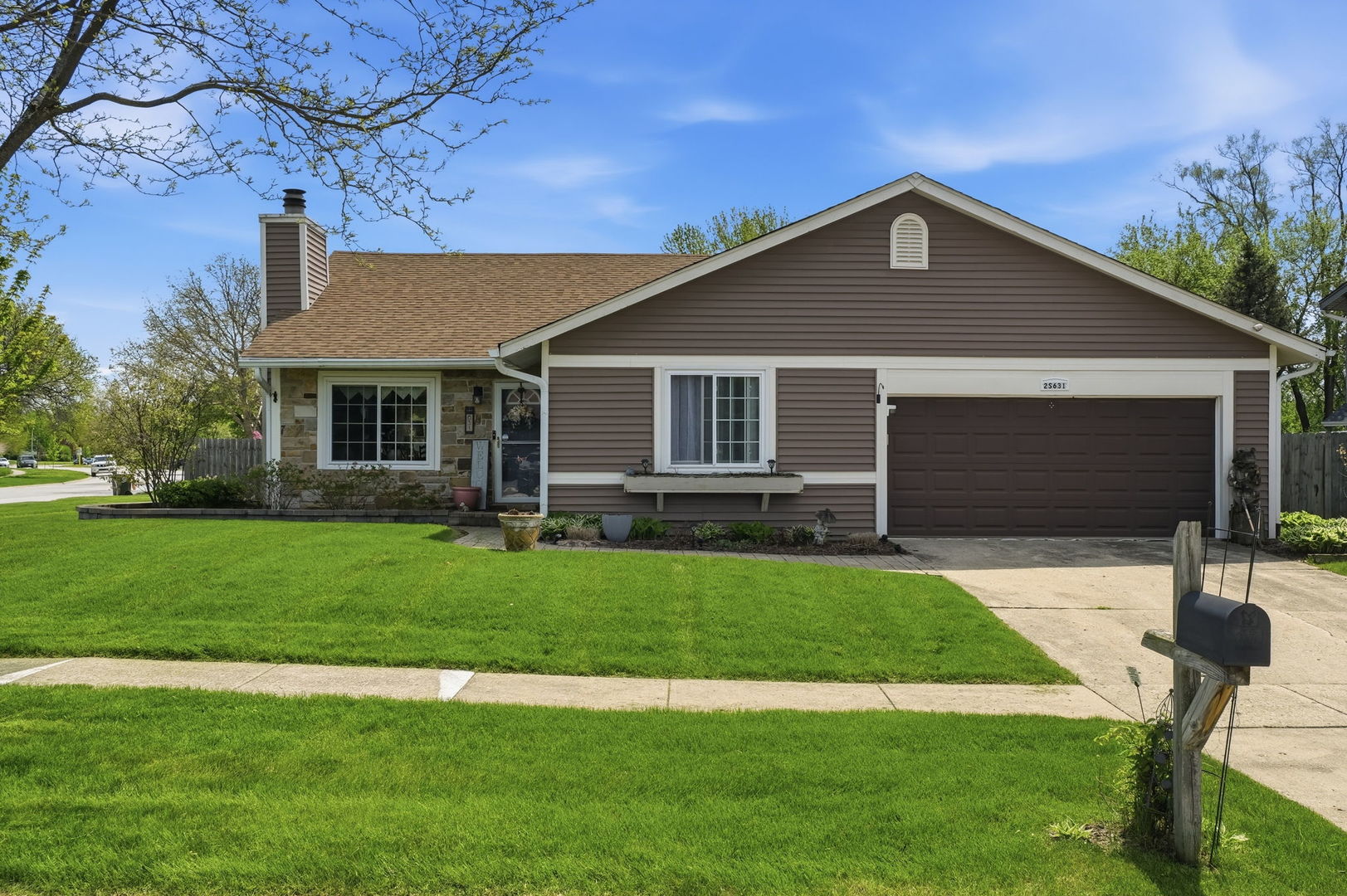 2S631 Angeline Court, Warrenville, IL