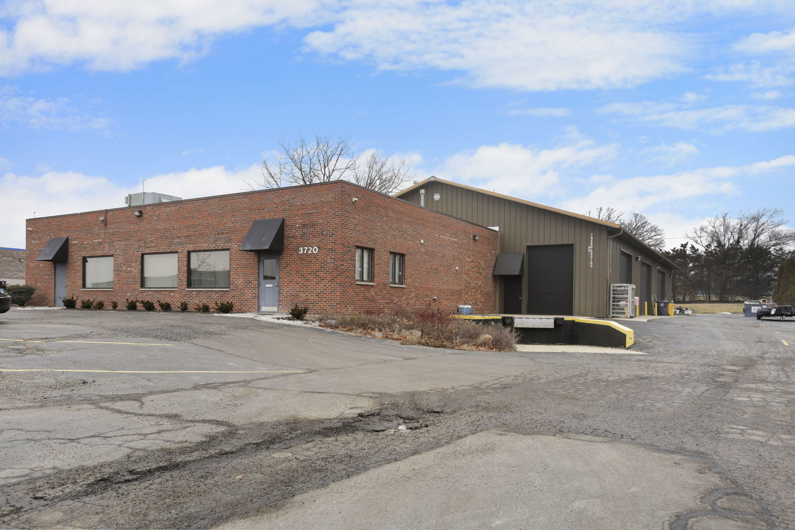 3720 Hawthorne Court, Waukegan, IL