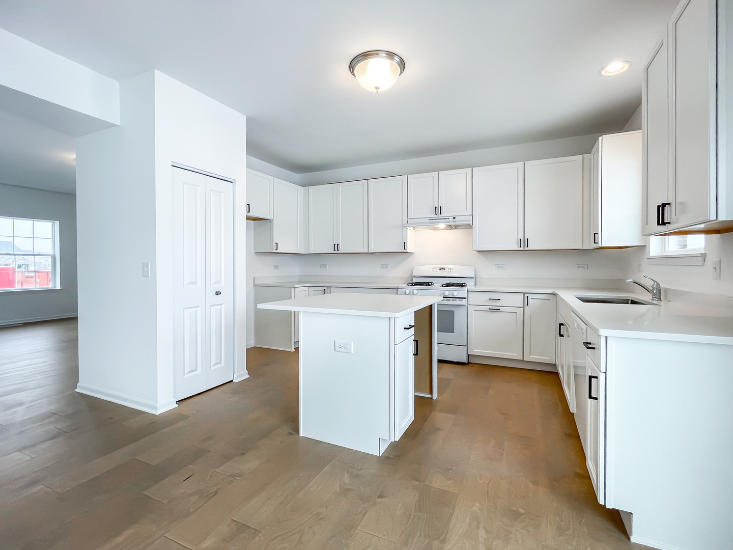 895 WILLOW Road, Manteno, IL