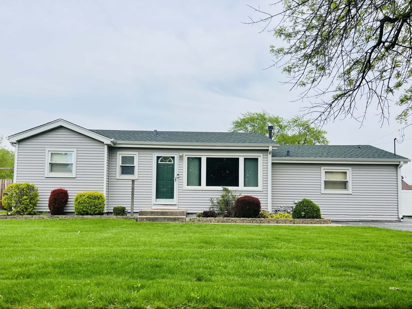 8605 Leclaire Avenue, Burbank, IL