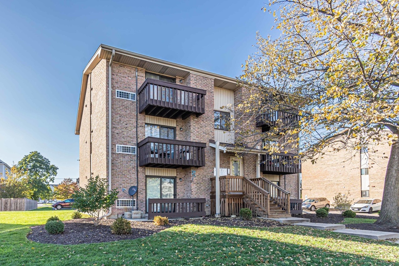 266 12th Street #3B, Wheeling, IL
