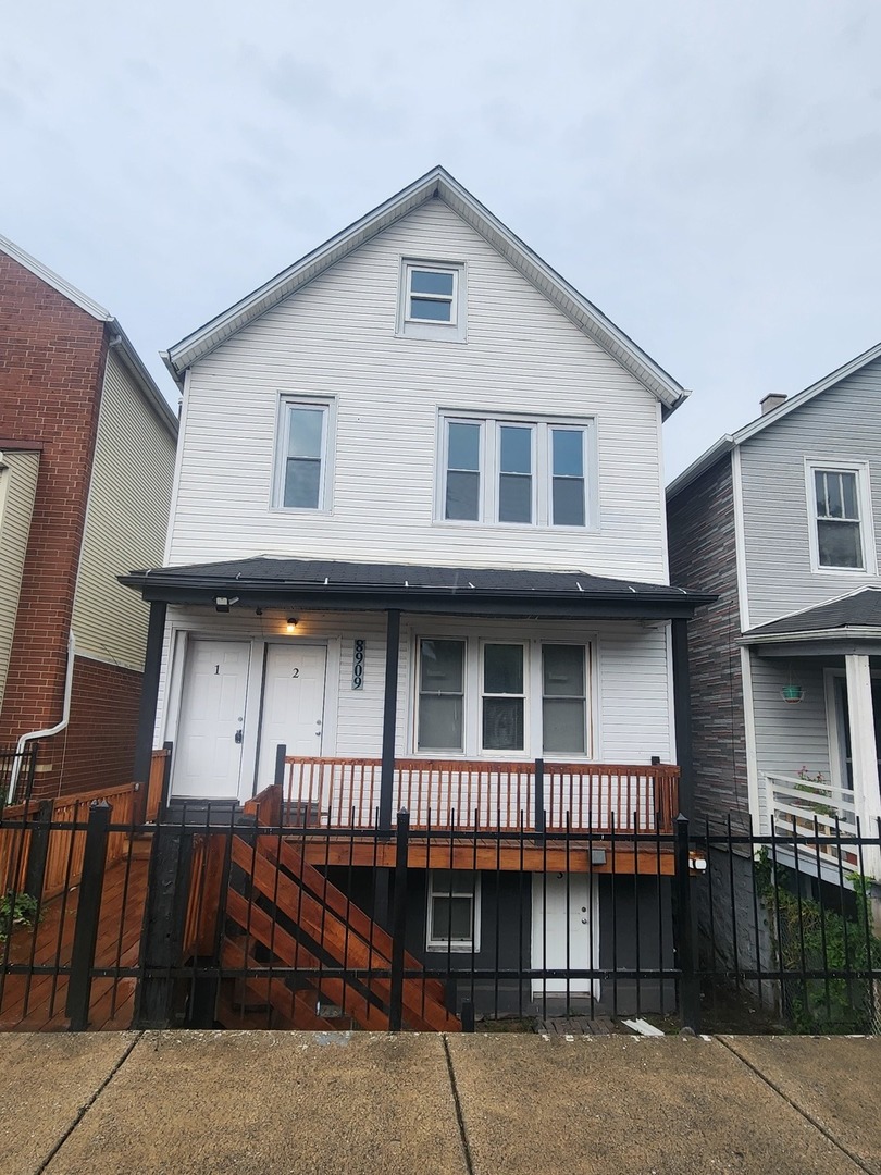 8909 S Houston Avenue, Chicago, IL