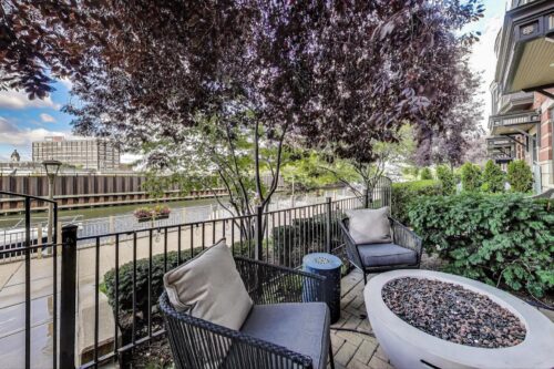 1009 N Riverwalk Street, Chicago, IL