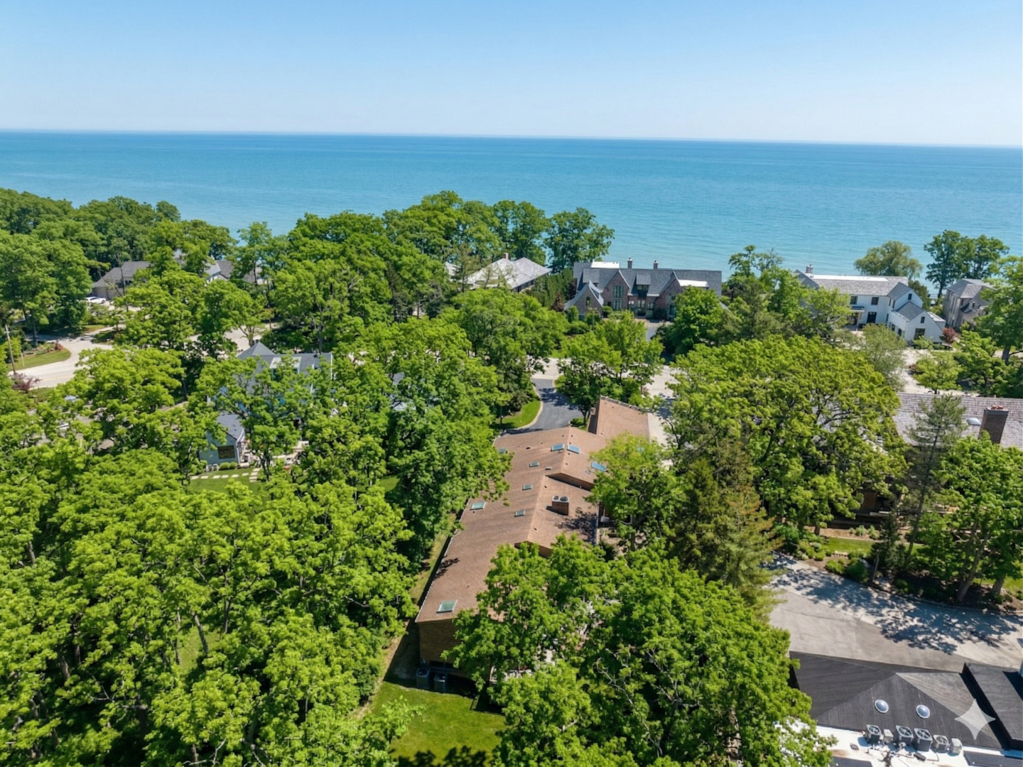 990 Sheridan Road, Highland Park, IL