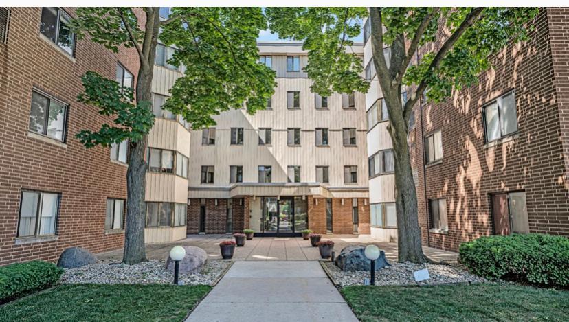 5500 Lincoln Avenue #109, Morton Grove, IL