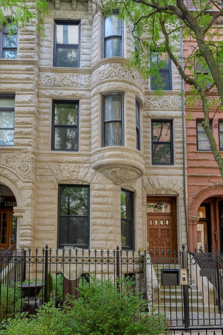 1318 N ASTOR Street, Chicago, IL