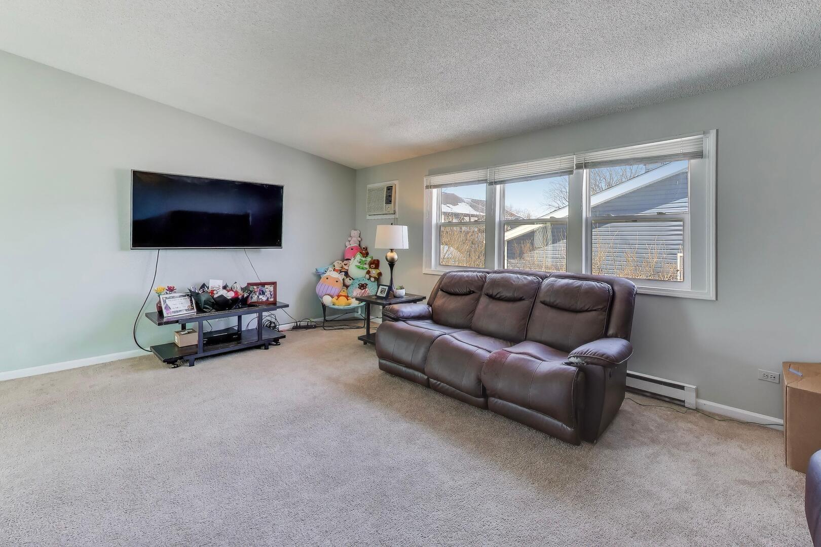 627 Chardonnay Lane, Crystal Lake, IL