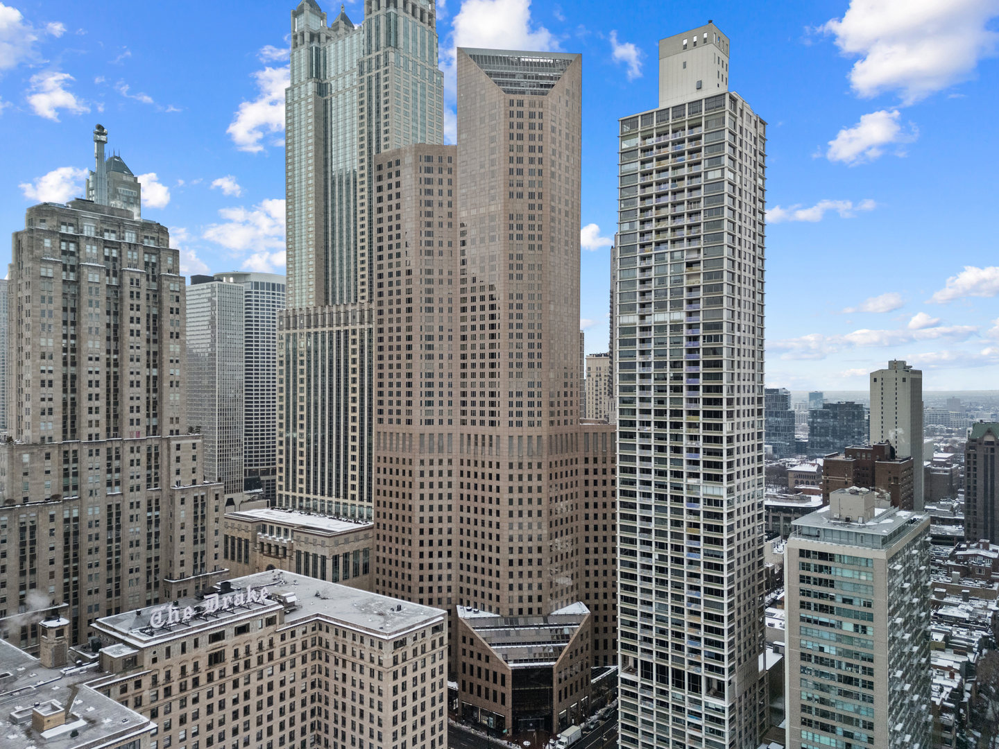950 N Michigan Avenue #3704, Chicago, IL