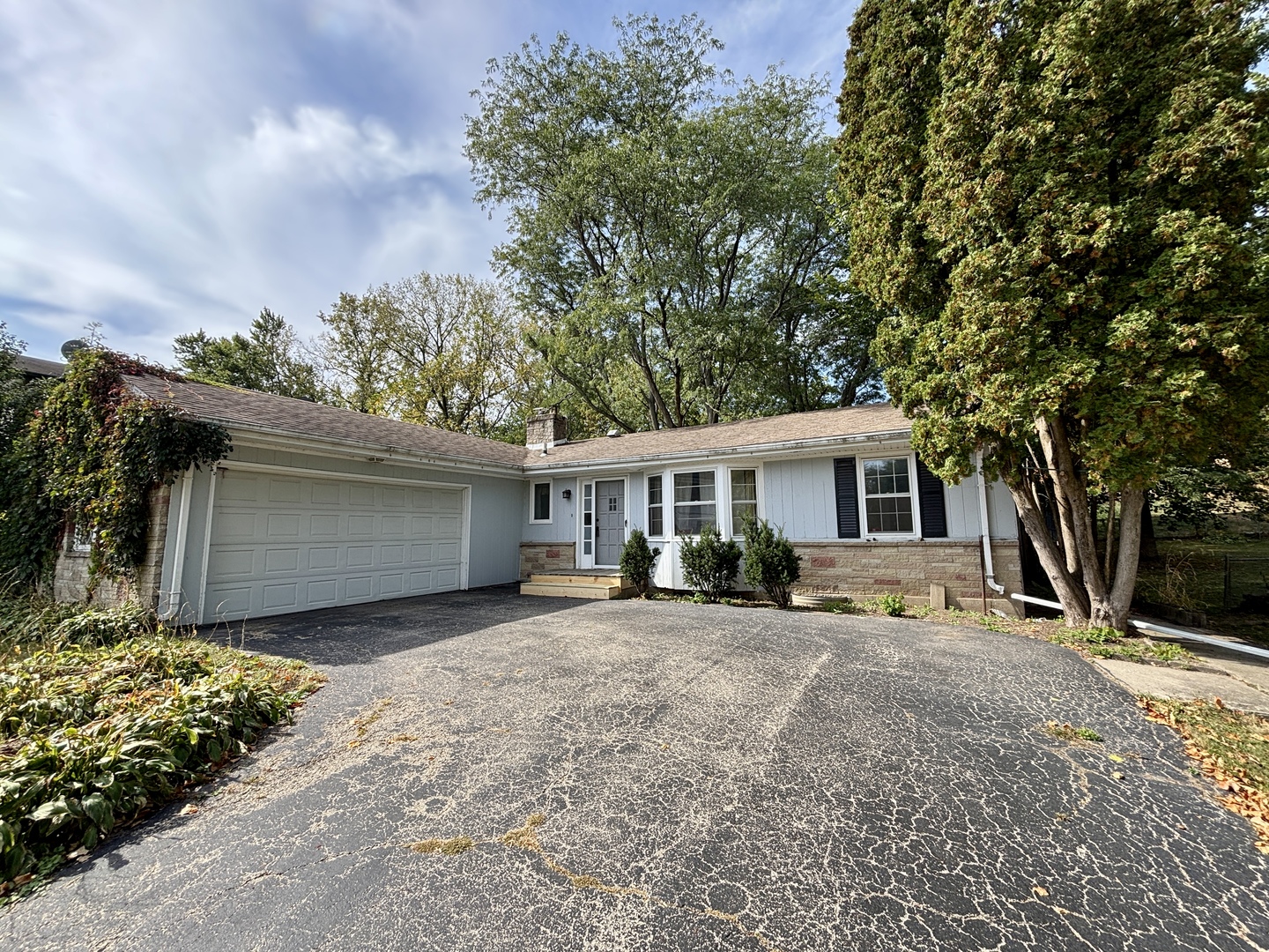 911 Kenmore Road, Rockford, IL