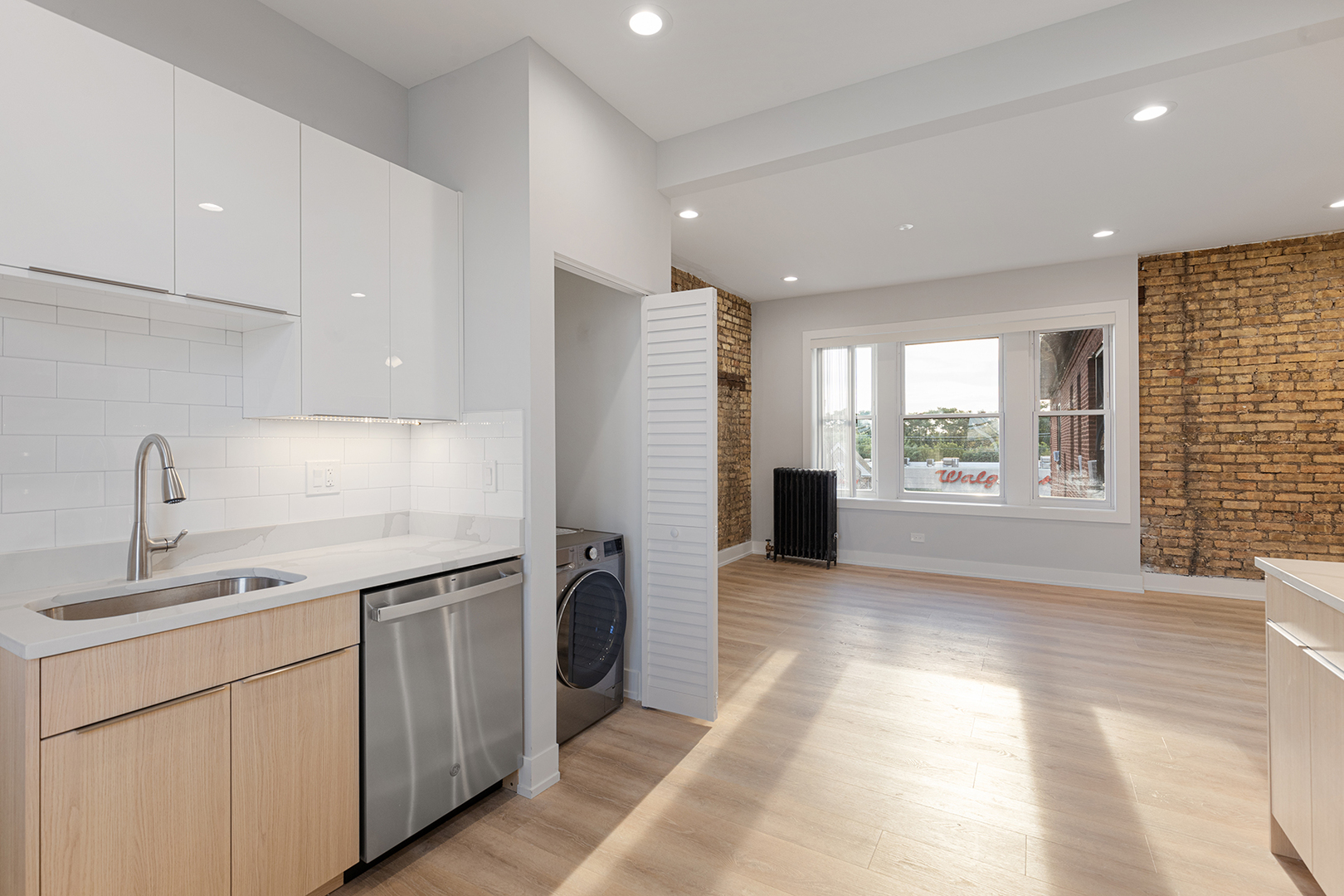 7423 N Clark Street #2, Chicago, IL