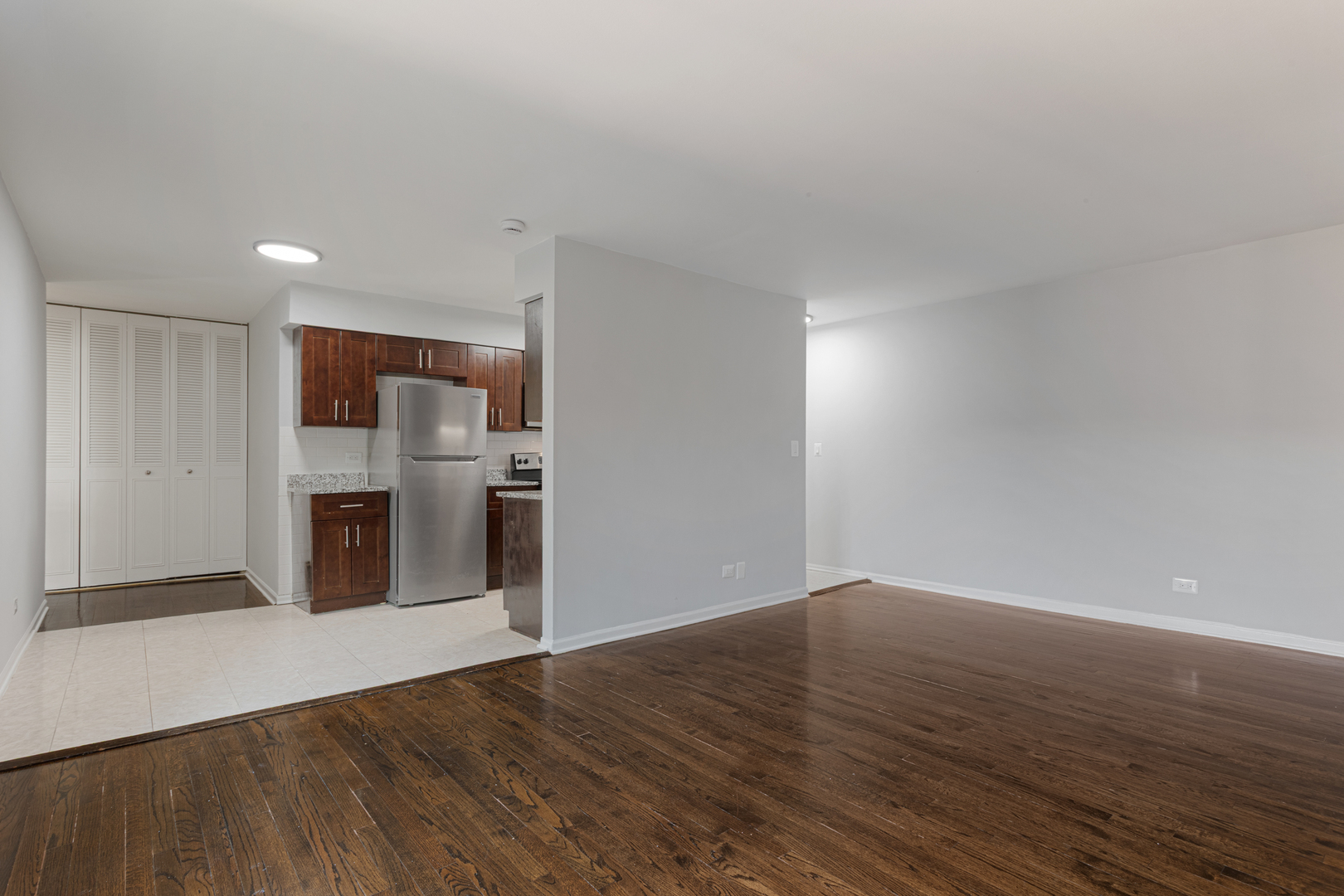 7545 N Winchester Avenue #202, Chicago, IL