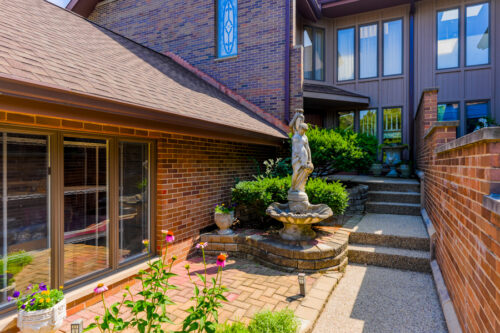 1210 Hawthorne Lane, Hinsdale, IL