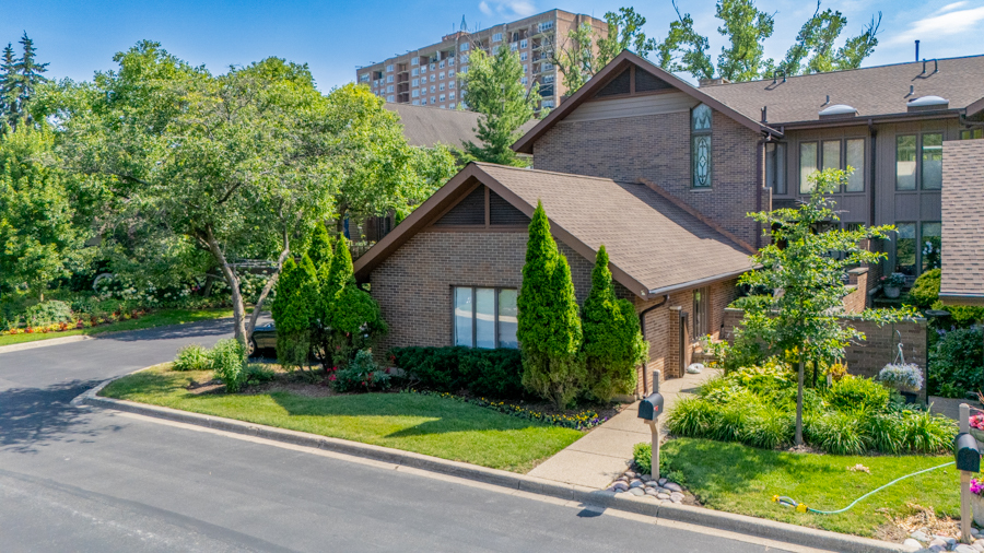 1210 Hawthorne Lane, Hinsdale, IL