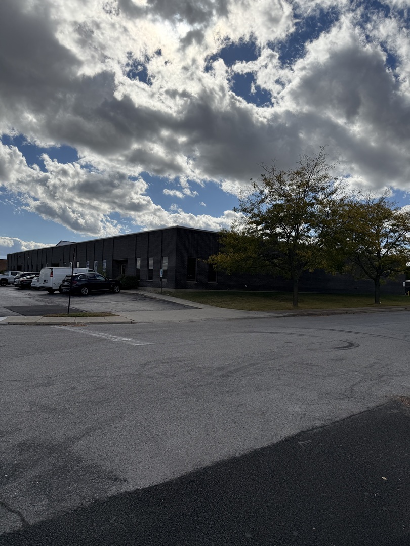 700 BONNIE Lane, Elk Grove Village, IL