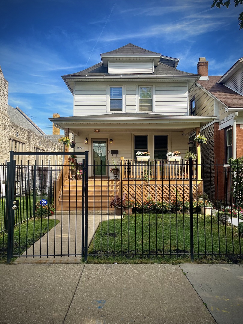 851 N Menard Avenue, Chicago, IL