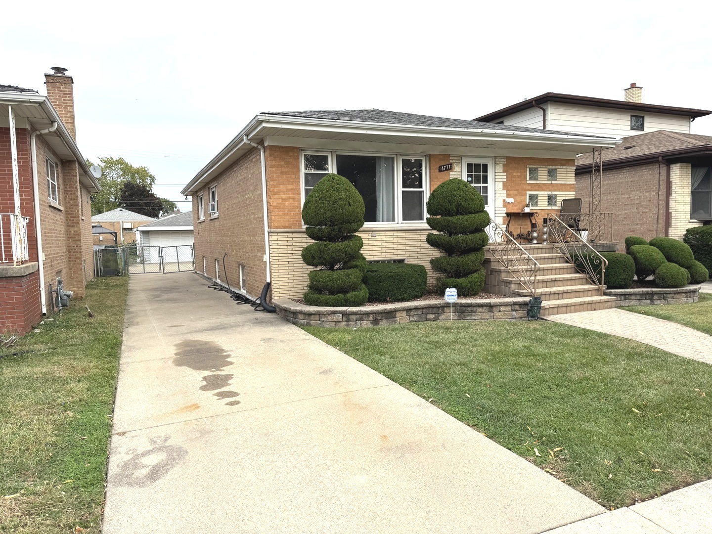 8737 S Richmond Avenue, Evergreen Park, IL