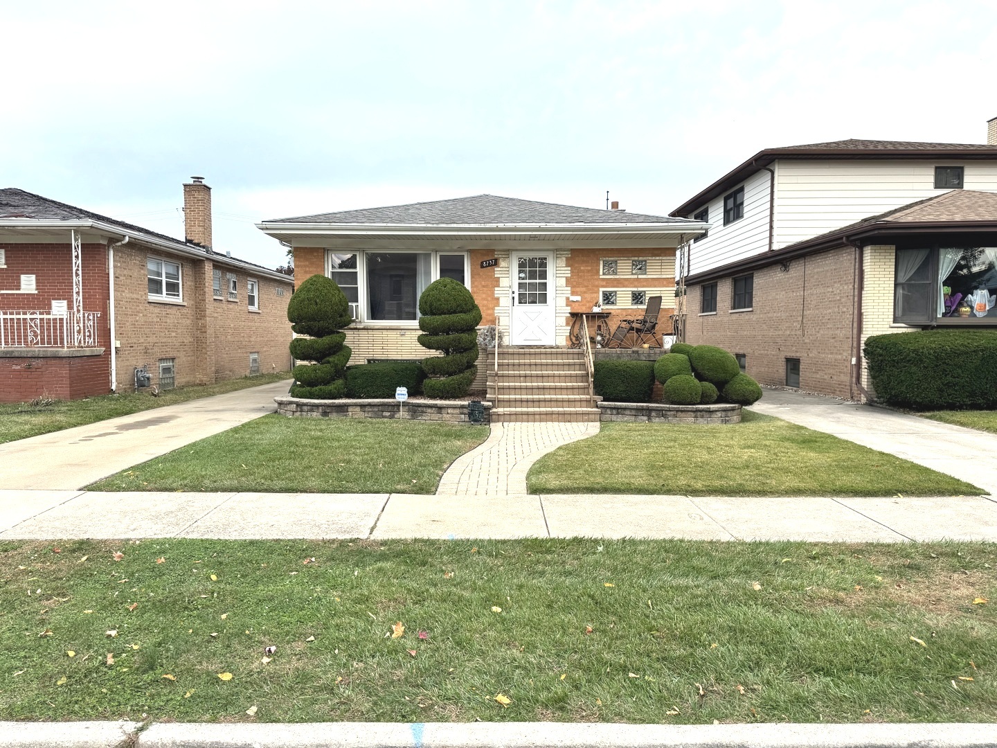 8737 S Richmond Avenue, Evergreen Park, IL