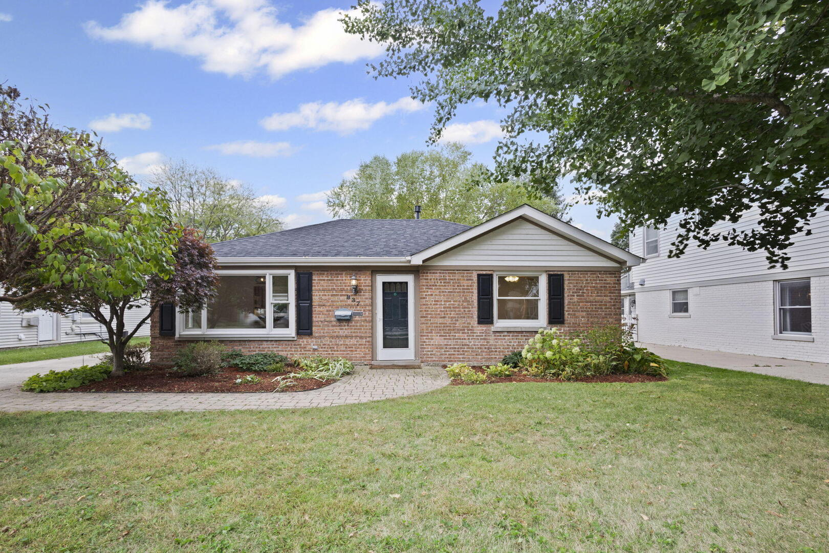 837 E Rockland Road, Libertyville, IL