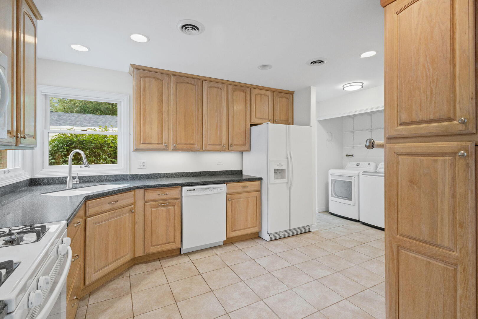 837 E Rockland Road, Libertyville, IL