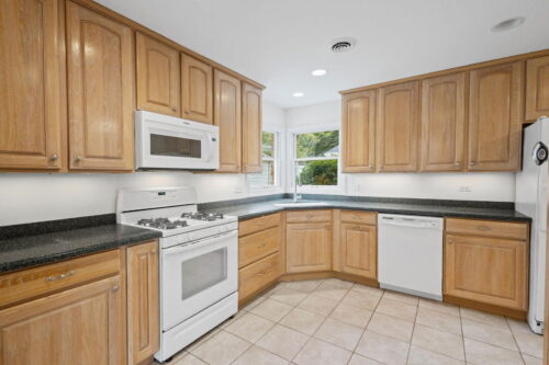 837 E Rockland Road, Libertyville, IL