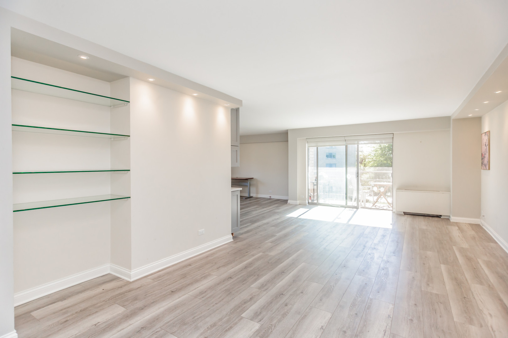 7033 N Kedzie Avenue #401, Chicago, IL