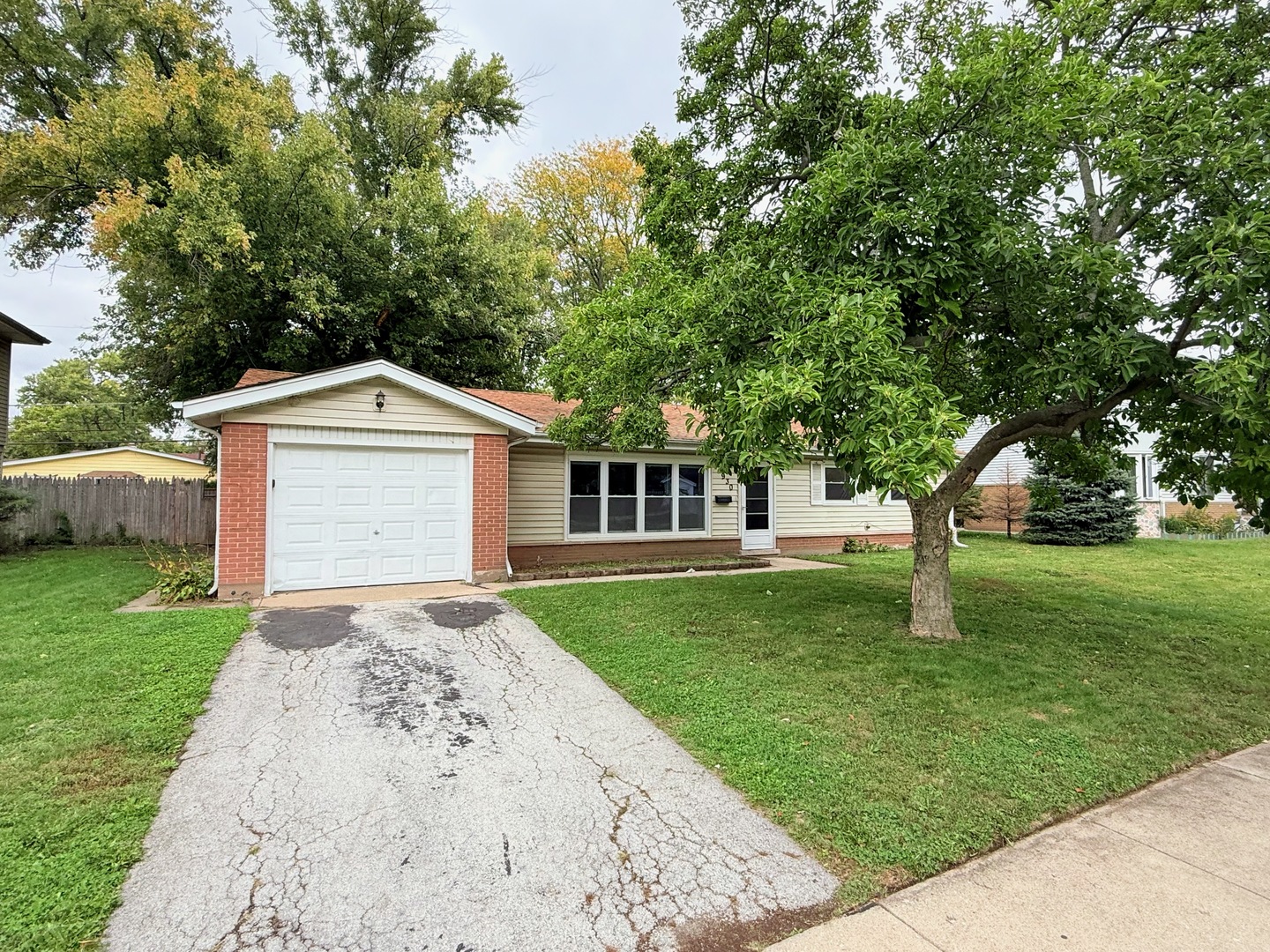 930 Coach Road, Homewood, IL