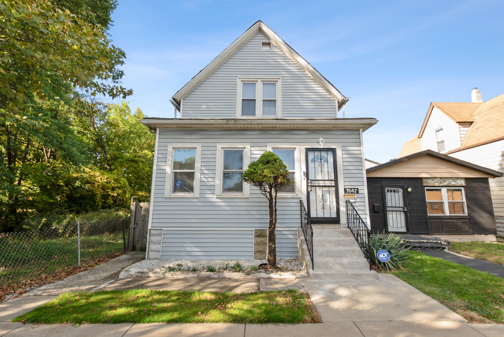 7642 S Dante Avenue, Chicago, IL