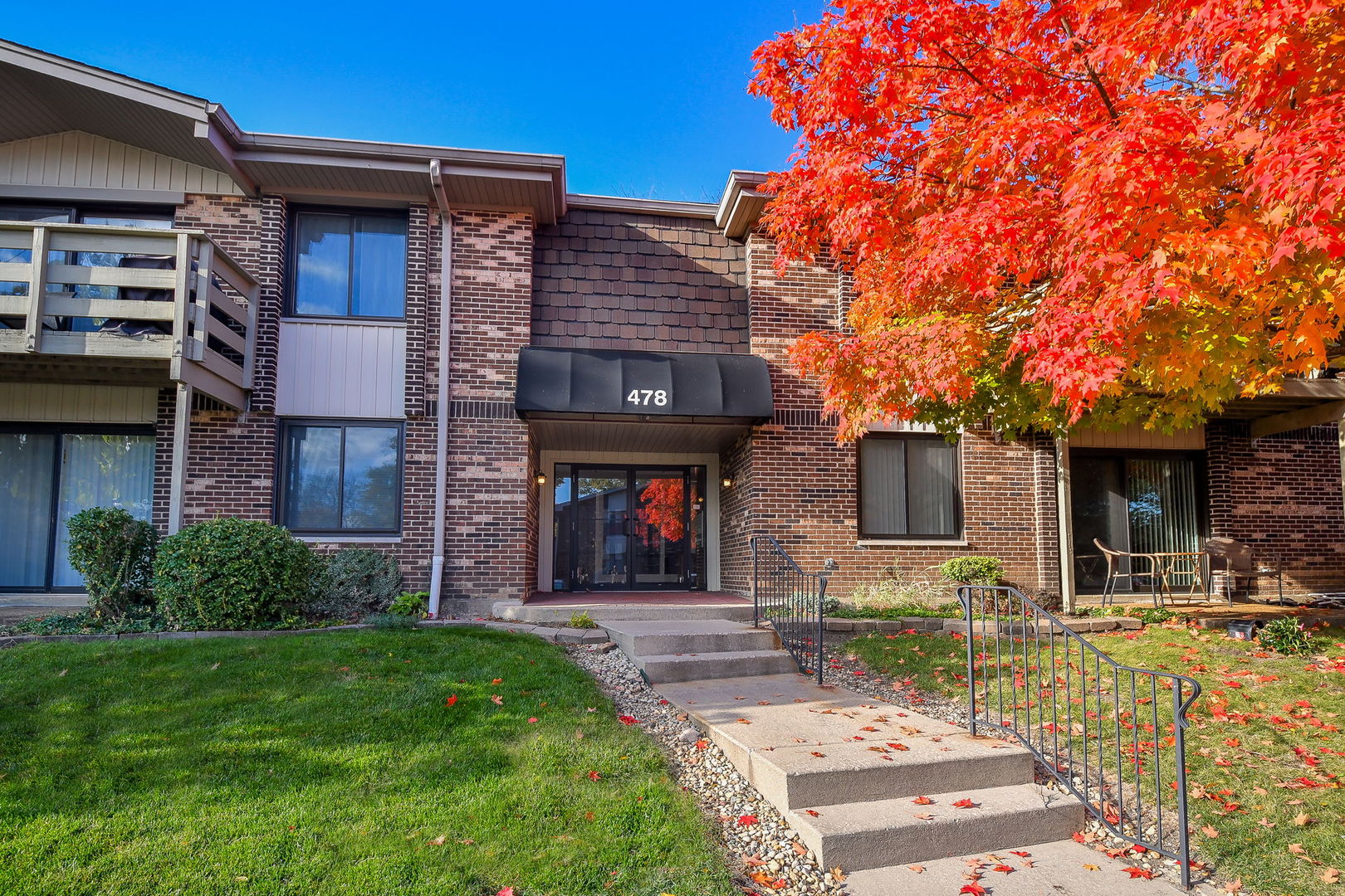 478 Raintree Court #2B, Glen Ellyn, IL
