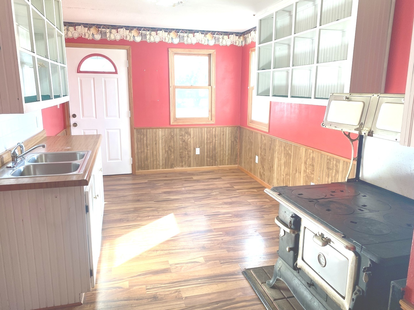 210 S 1st Street, Holcomb, IL