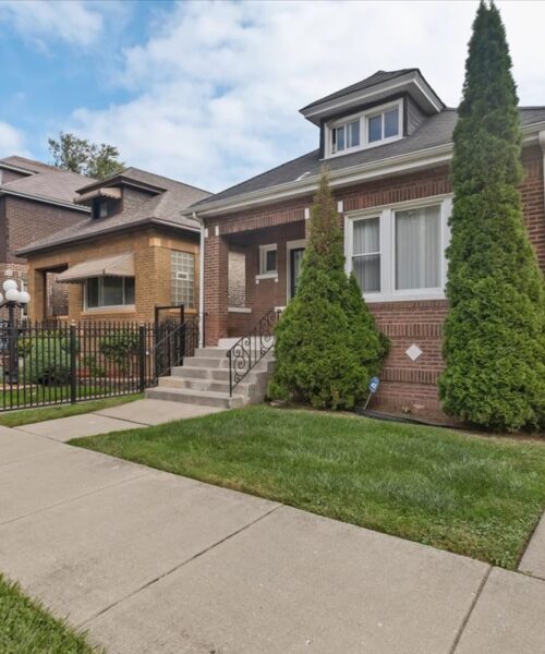 8225 S MANISTEE Avenue, Chicago, IL