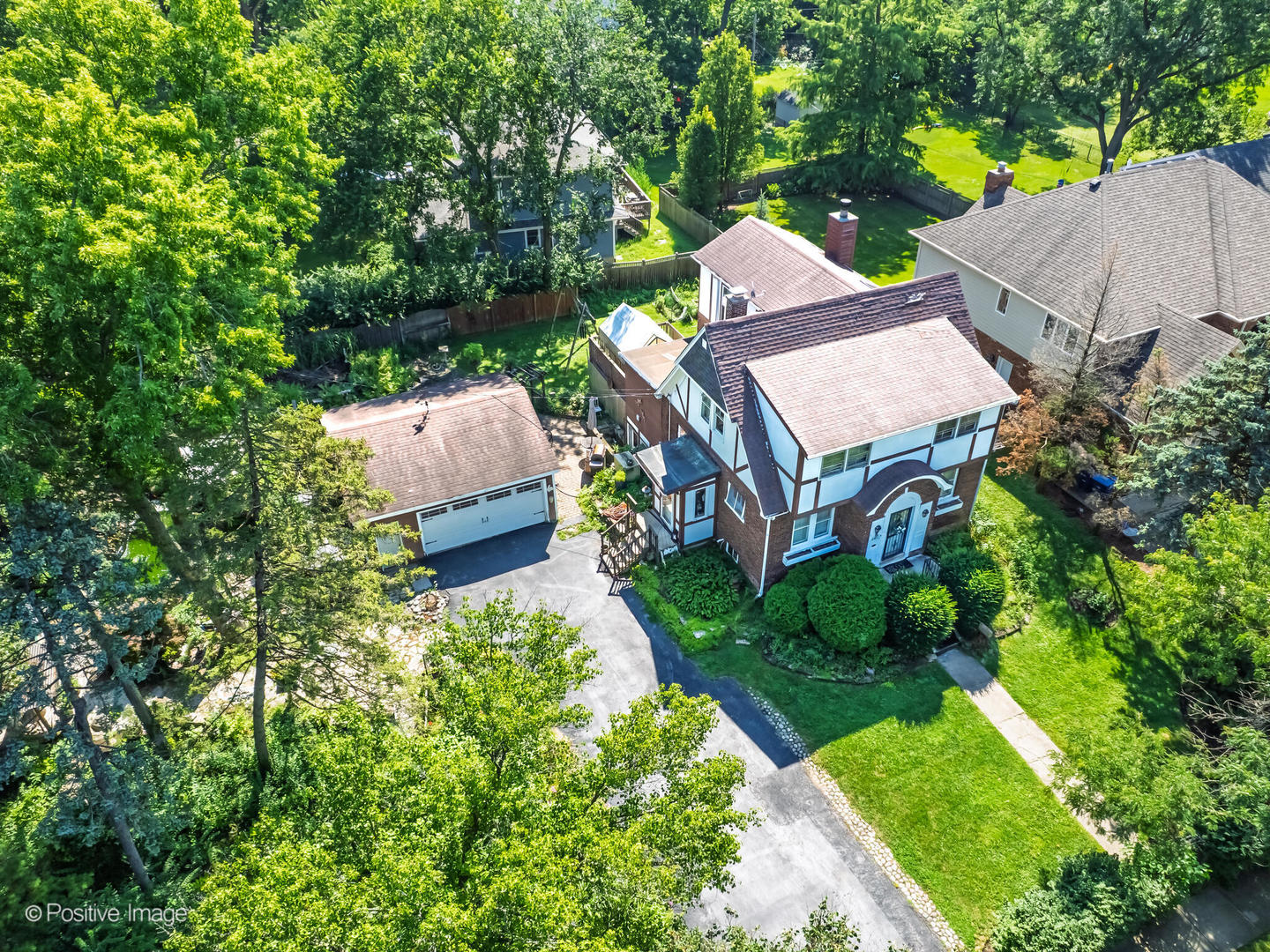 245 Middaugh Road, Clarendon Hills, IL