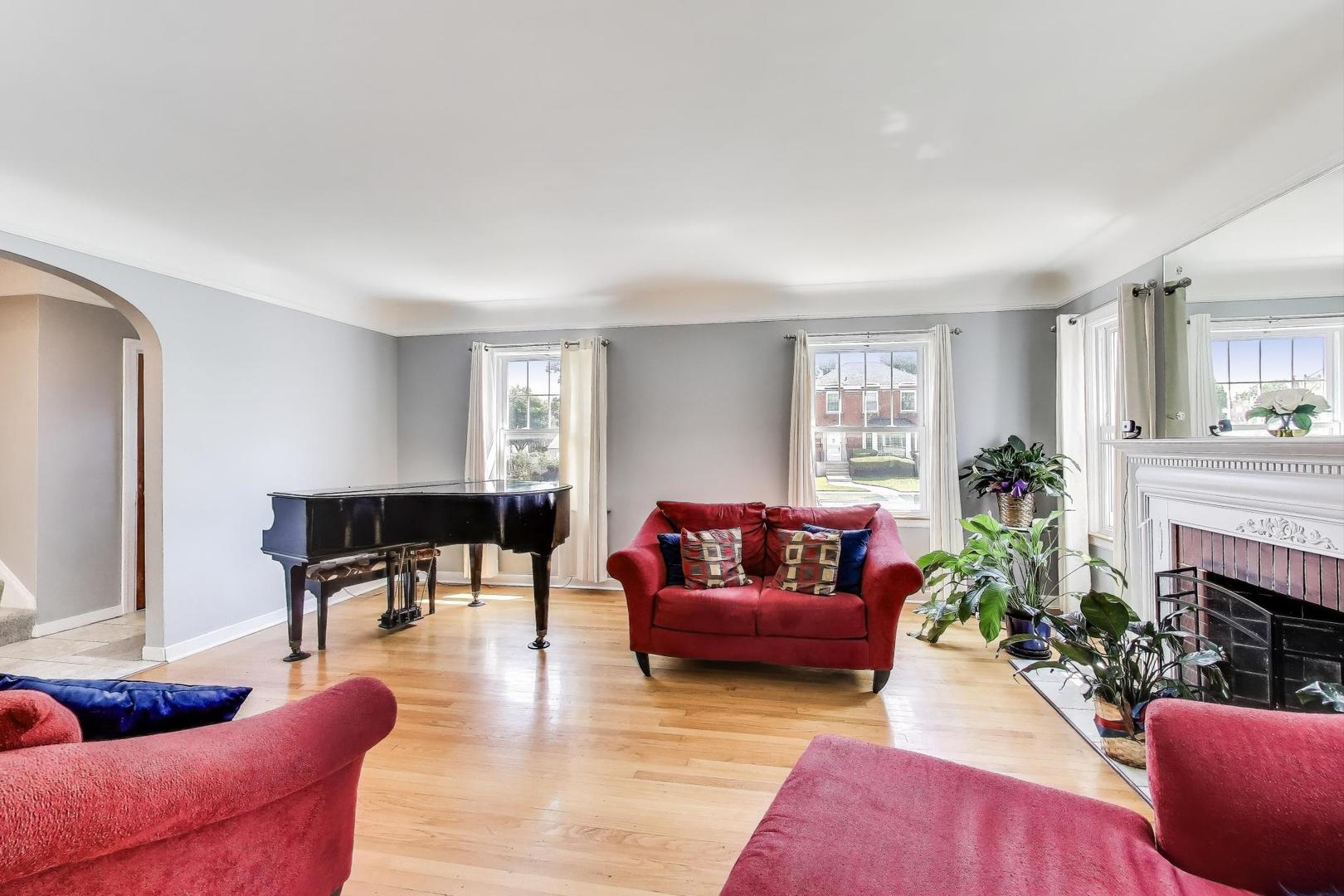 9116 S Claremont Street, Chicago, IL