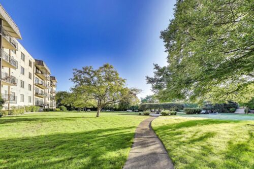 5840 W 104th Street #209, Oak Lawn, IL