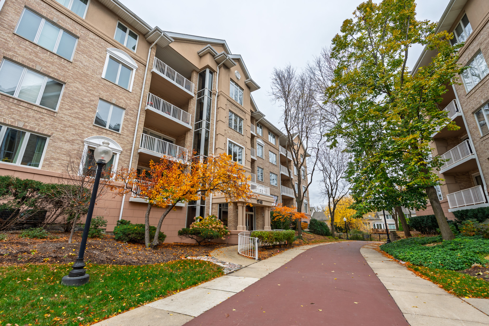 1745 PAVILION Way #206, Park Ridge, IL