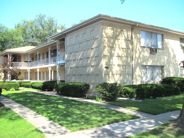 725 BUSSE Highway #10, Park Ridge, IL