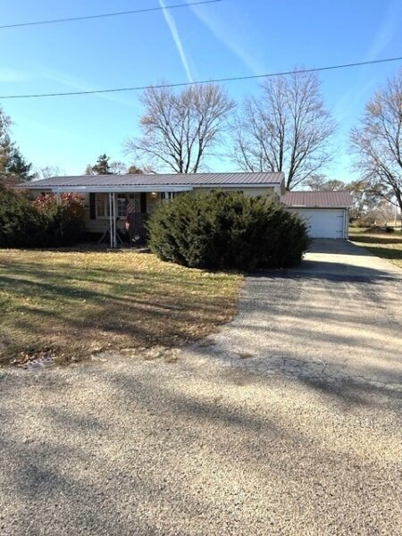 136 N Washington Street, Sheffield, IL