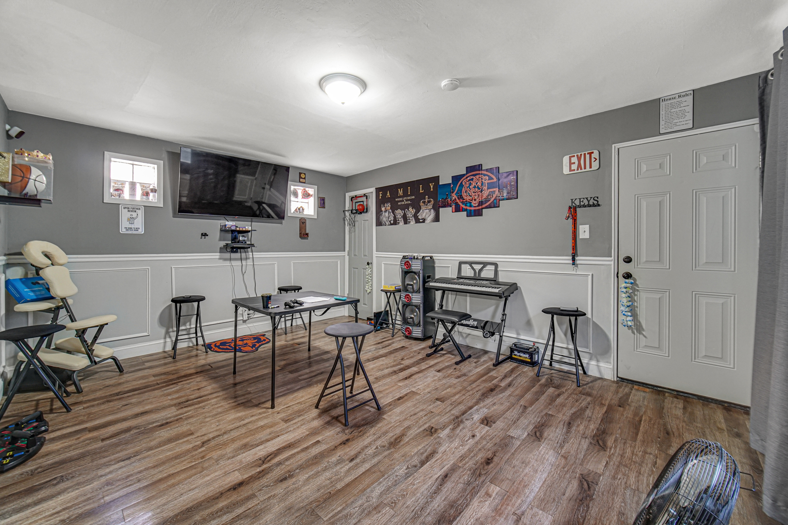 7915 S Dobson Avenue, Chicago, IL