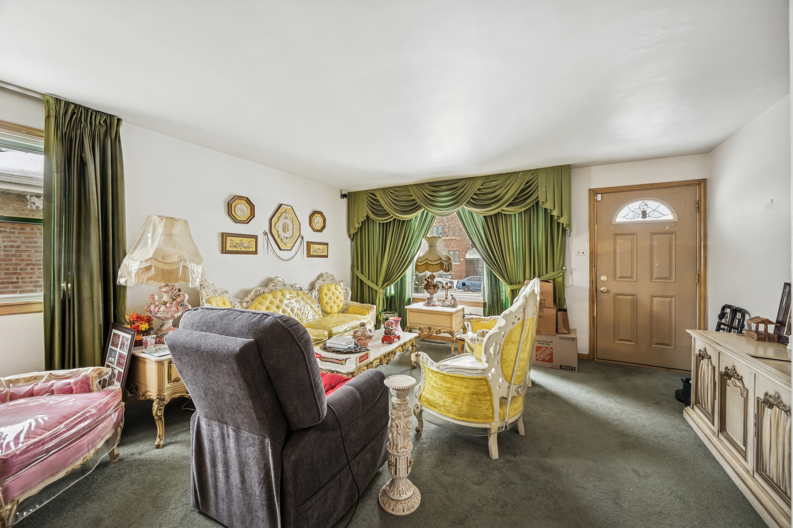 5240 W Gladys Avenue, Chicago, IL